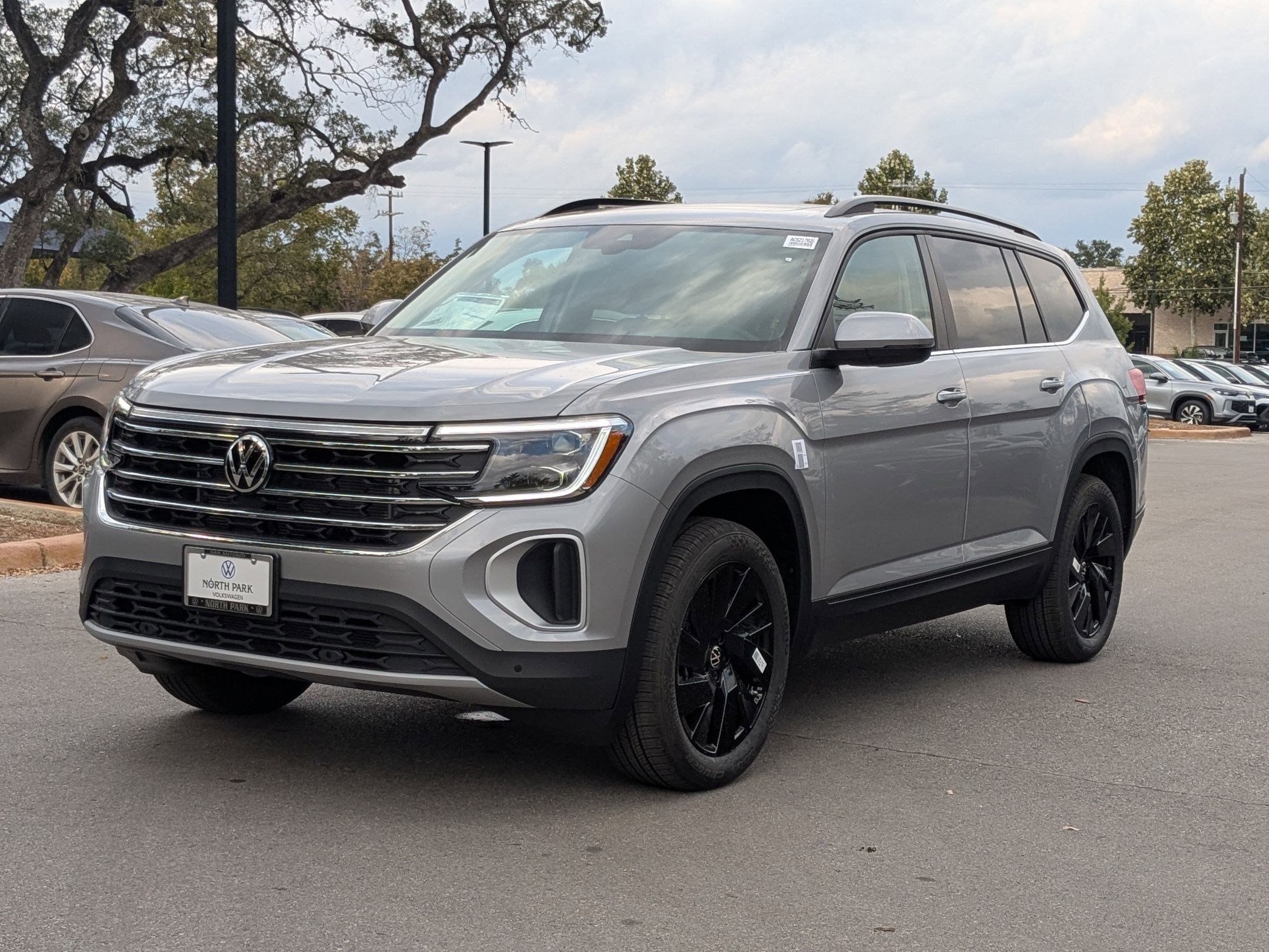 2026 Volkswagen Atlas SE Technology photo 3