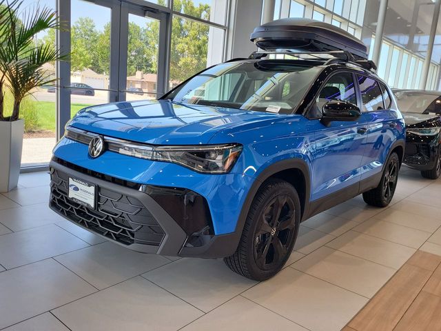 2025 Volkswagen Taos SE Black's photo
