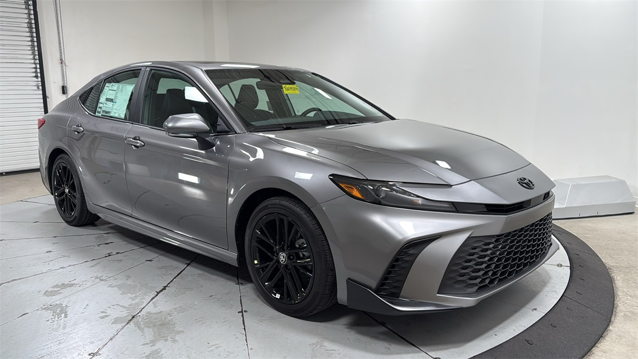 2026 Toyota Camry SE photo 2