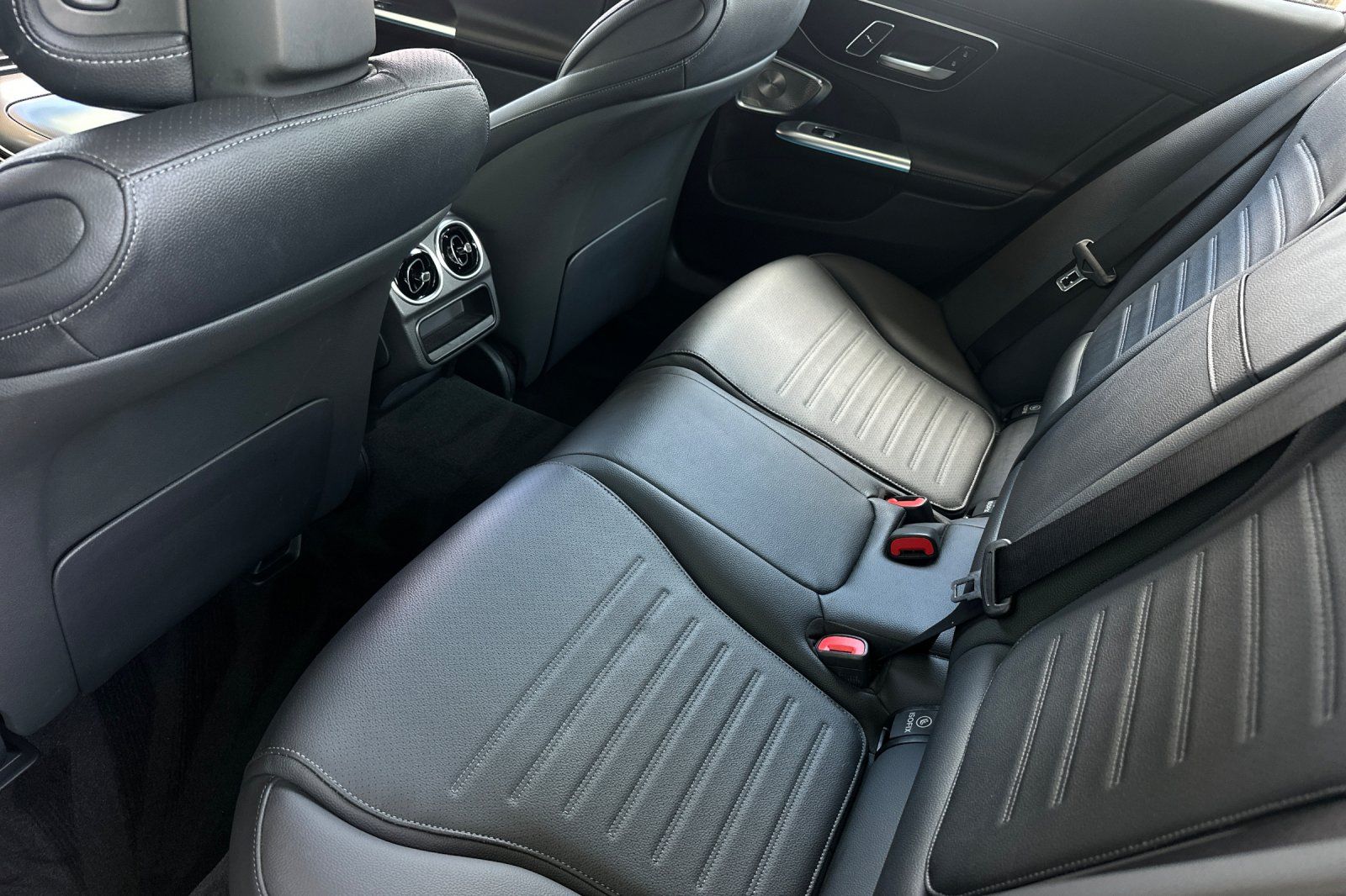 2025 Mercedes Benz C 300 photo 9