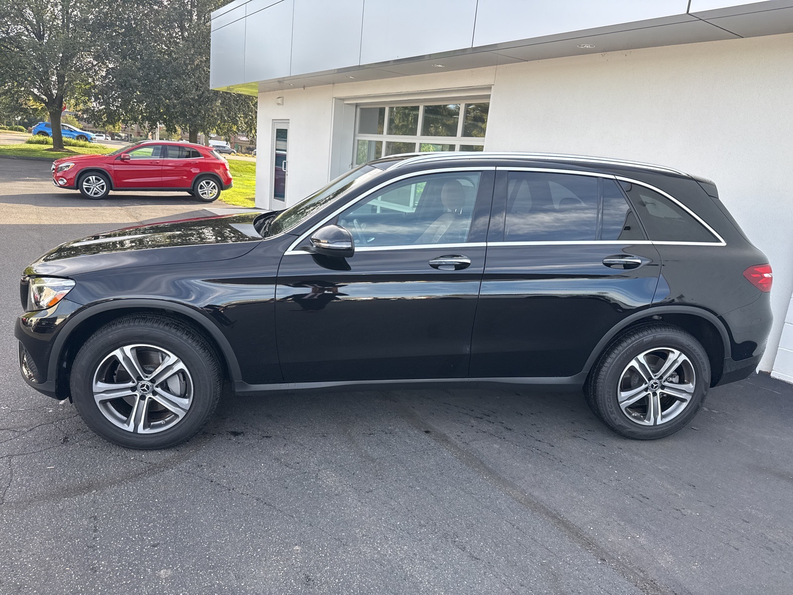 2019 Mercedes Benz GLC 300 4MATIC photo 2