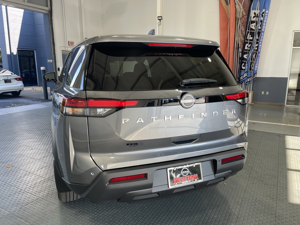 2025 Nissan Pathfinder S photo 4