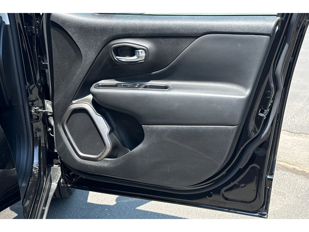 2022 Jeep Renegade Latitude photo 19