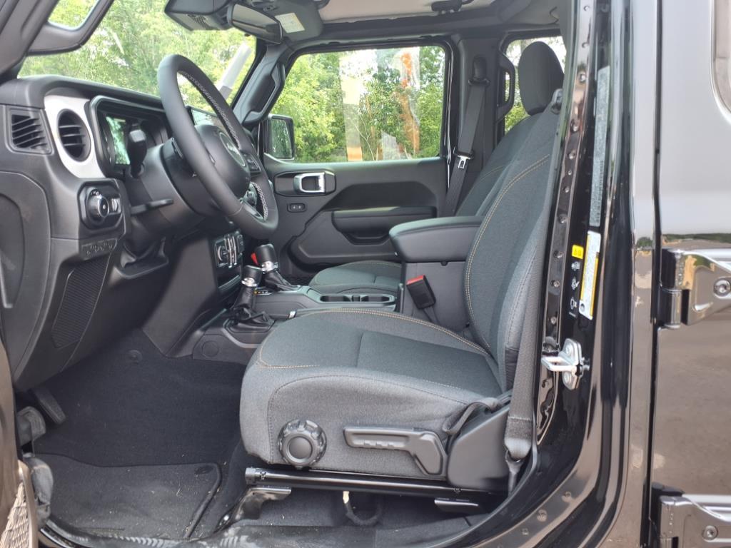 2025 Jeep Wrangler Sport S photo 4