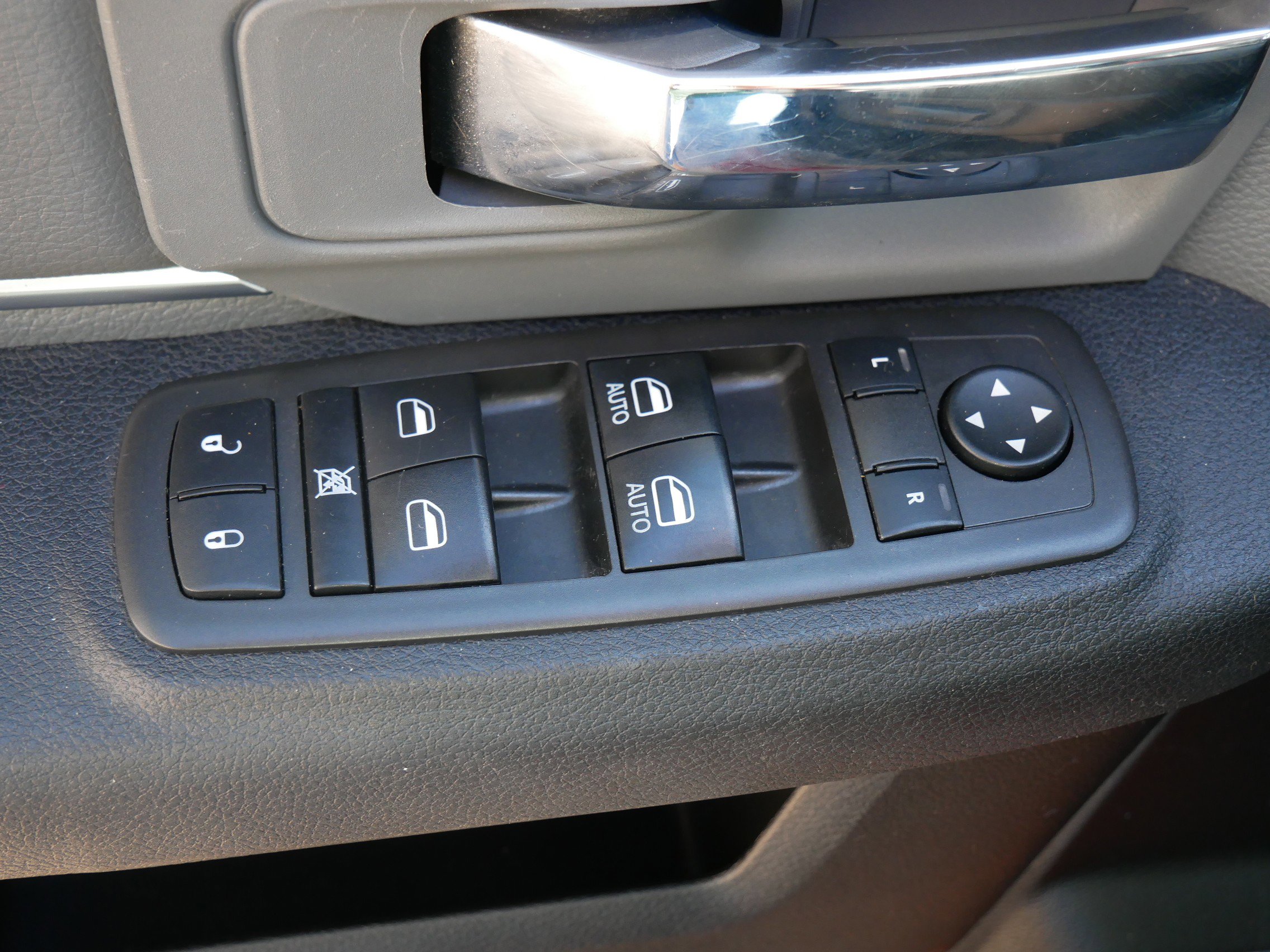 2021 Ram 1500 Classic SLT photo 18