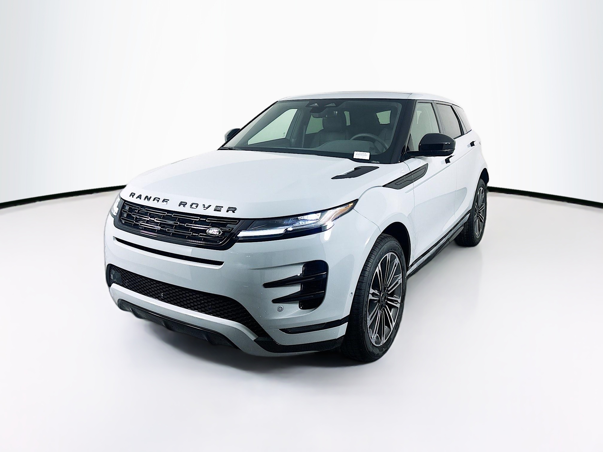 2026 Land Rover Range Rover Evoque Dynamic SE's photo