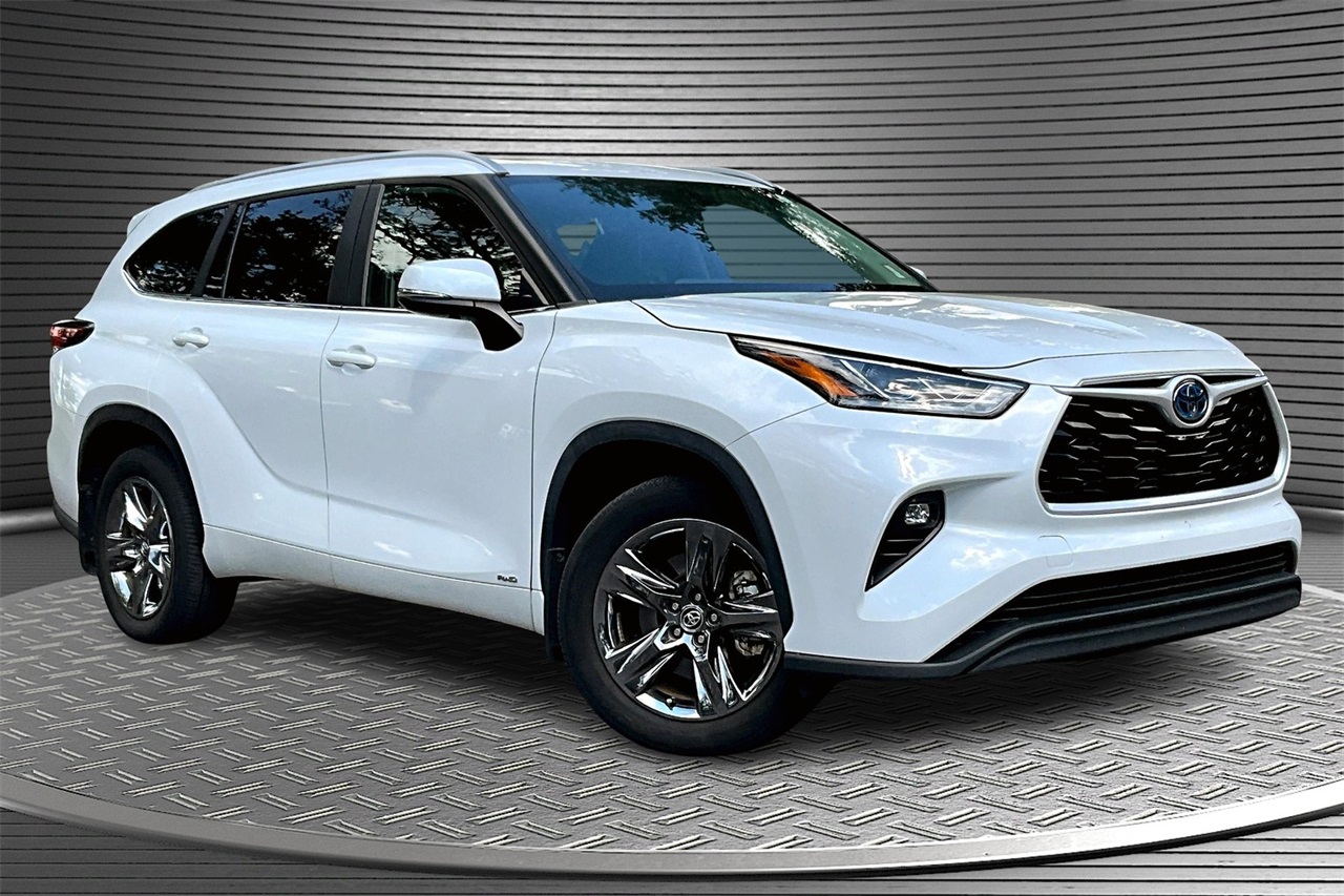2023 Toyota Highlander Hybrid Bronze Edition photo 2