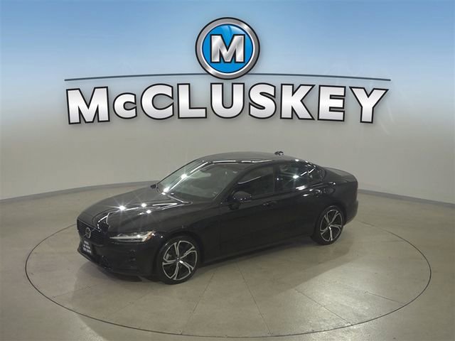 2024 Volvo S60 Plus's photo