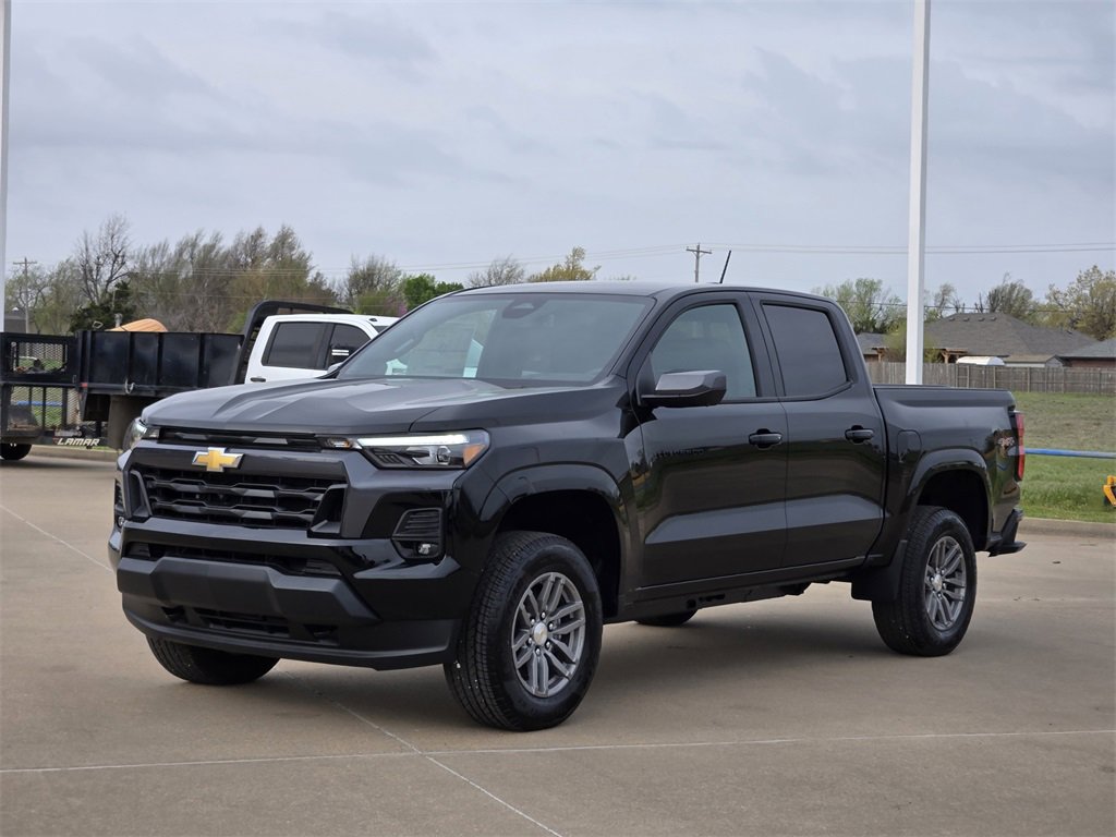 2025 Chevrolet Colorado Work Truck LT photo 2