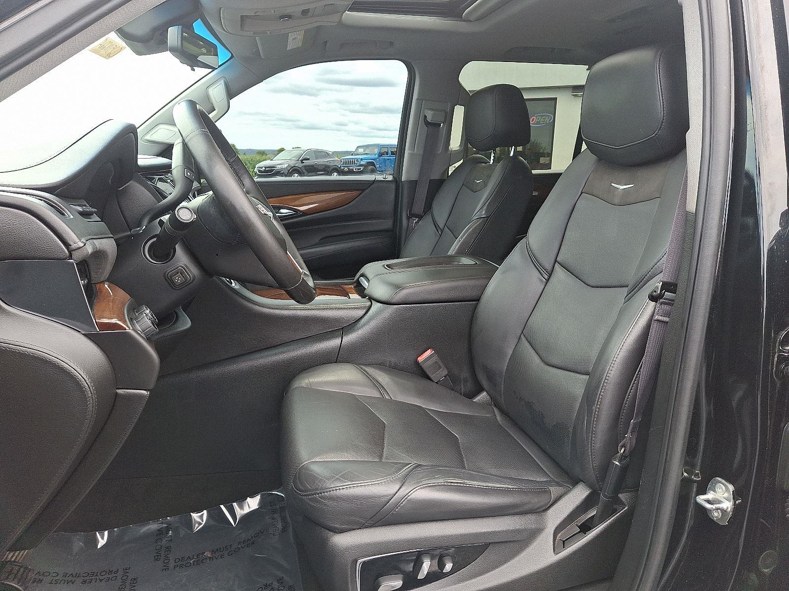 2017 Cadillac Escalade Luxury photo 12