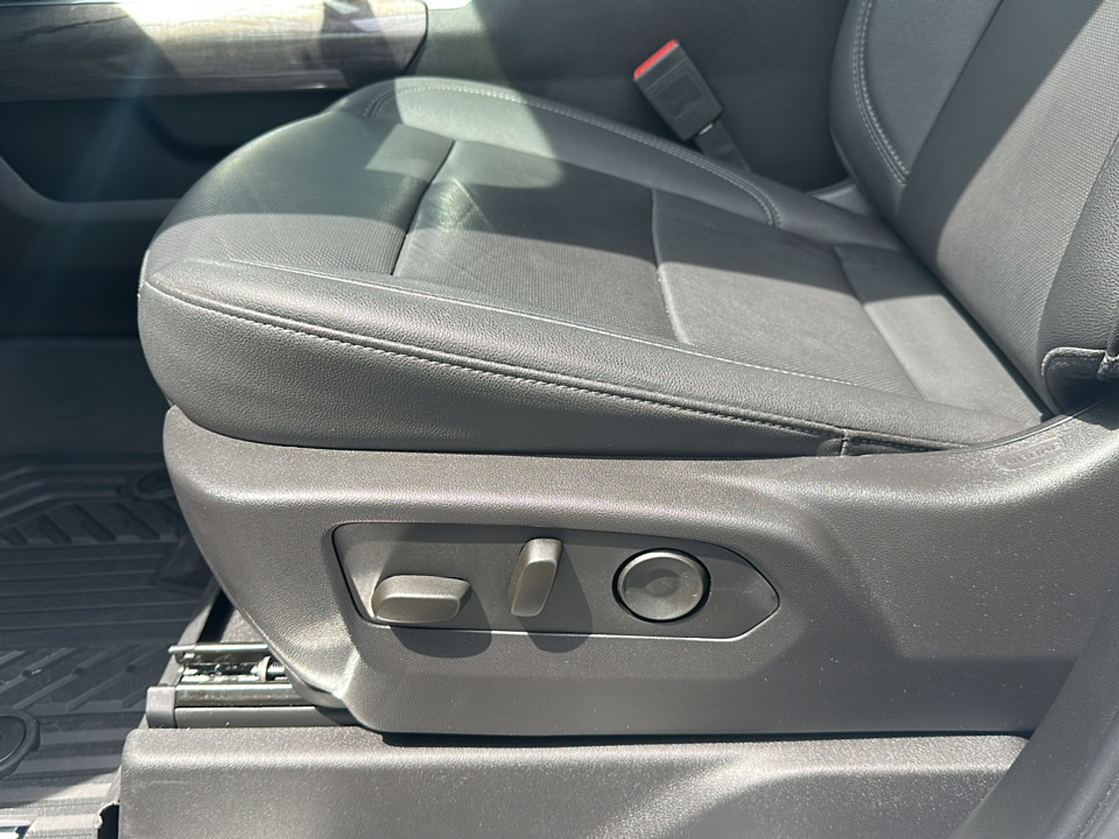 2024 Chevrolet Silverado 1500 LTZ photo 5