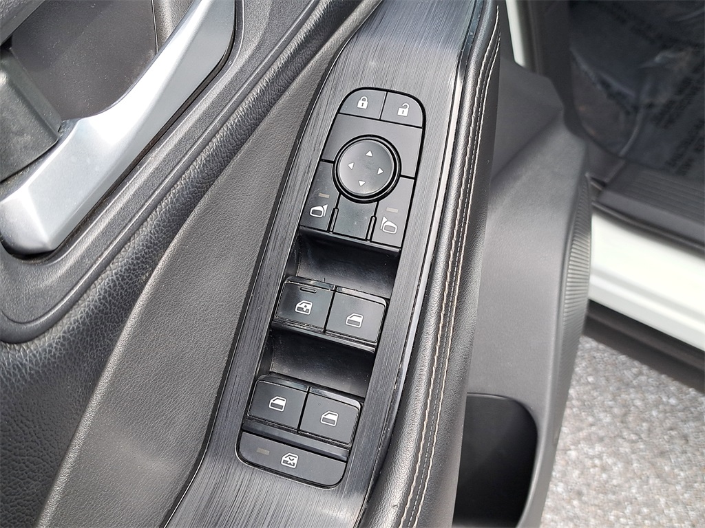 2021 Nissan Rogue SV photo 21