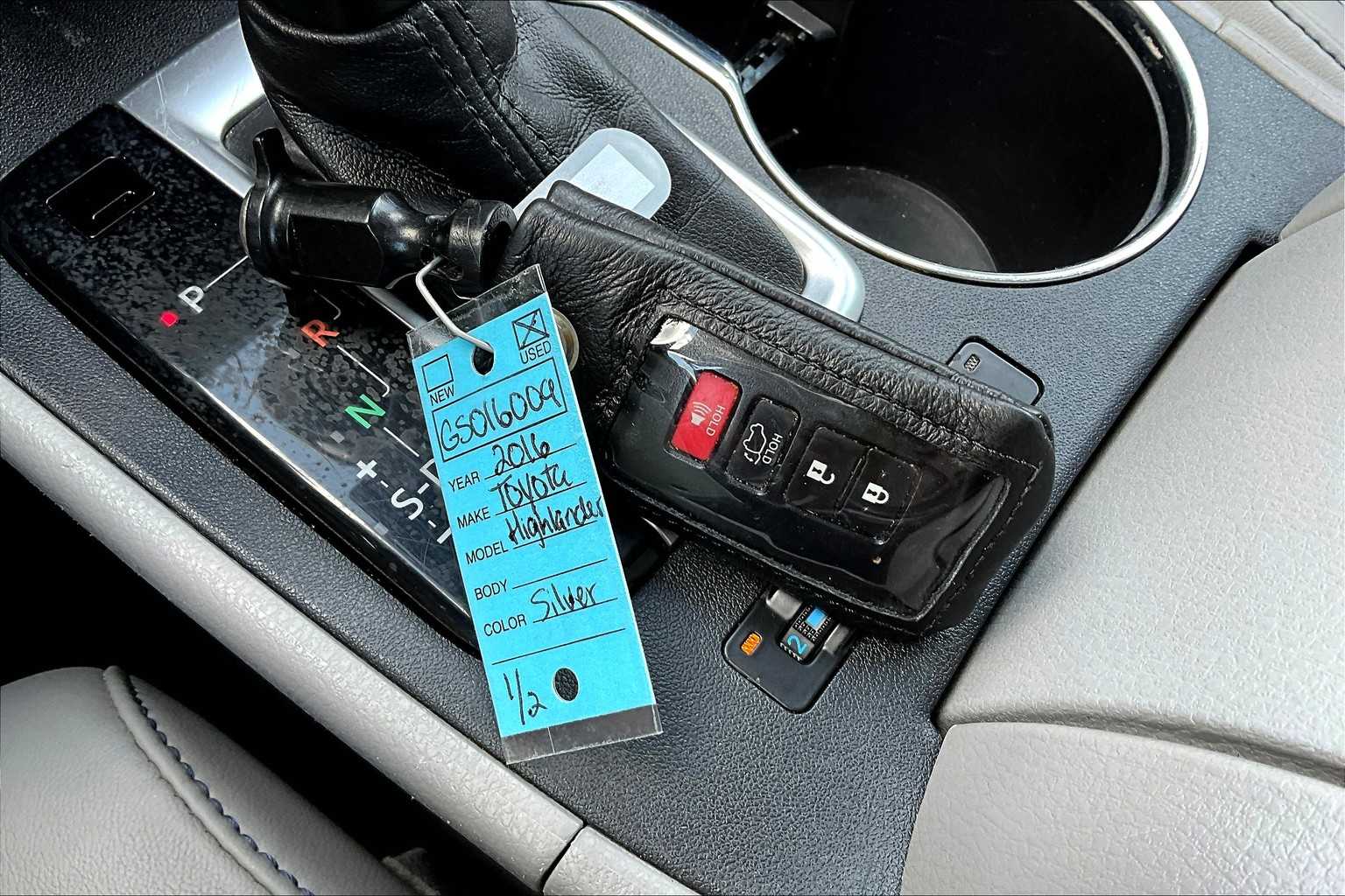 2016 Toyota Highlander Hybrid Limited Platinum photo 14