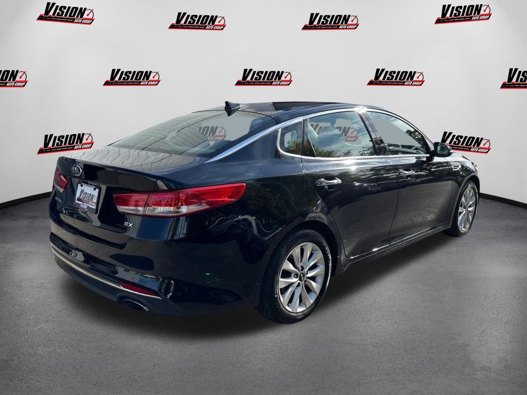 2016 Kia Optima EX photo 3