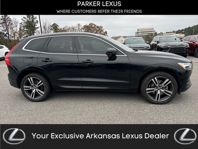 2020 Volvo XC60 Momentum's photo