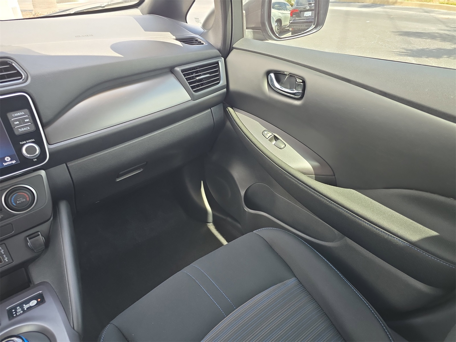 2023 Nissan Leaf S photo 13