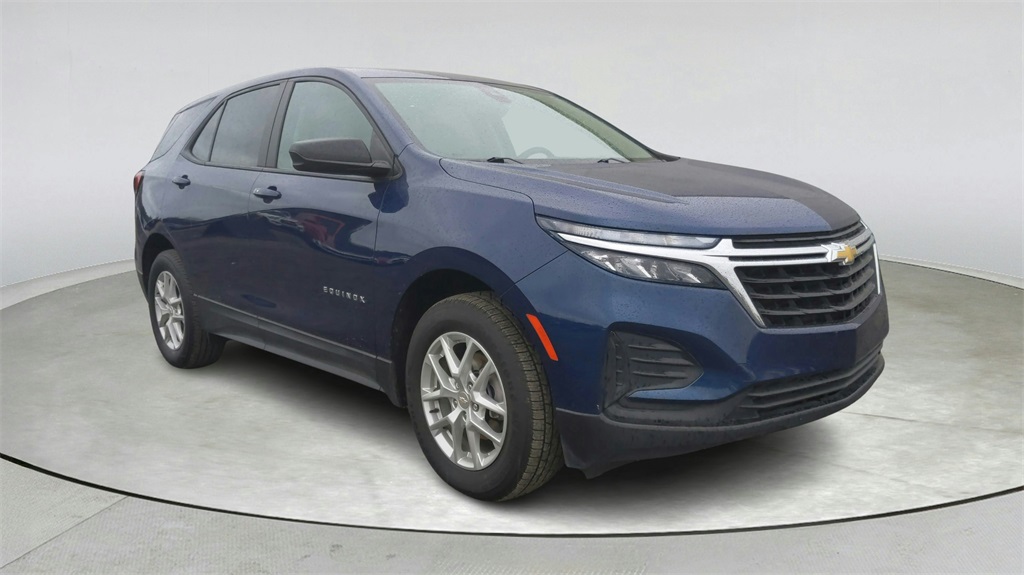 2023 Chevrolet Equinox LS's photo