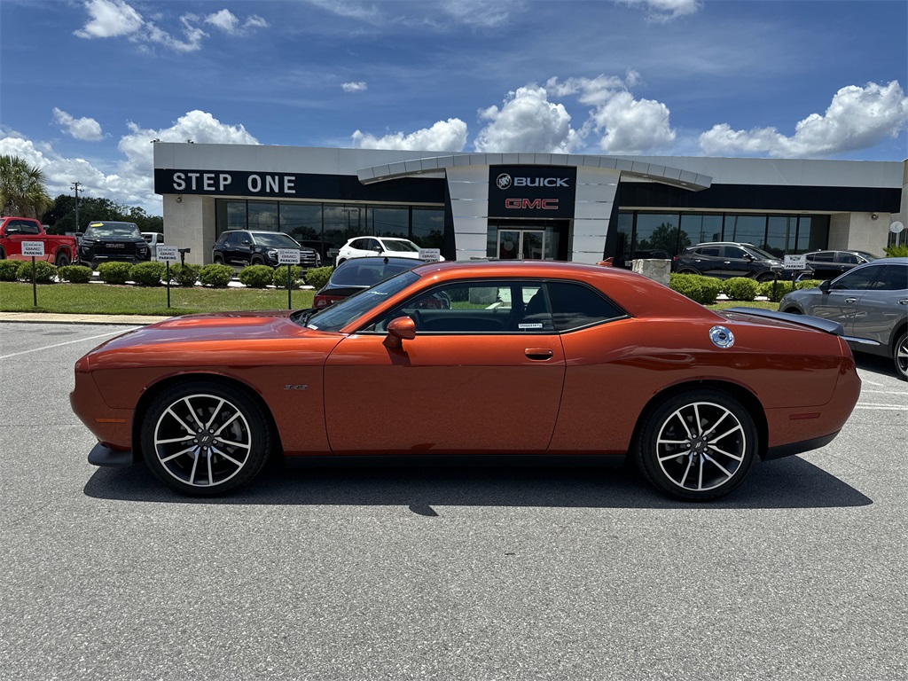 2023 Dodge Challenger R/T photo 3