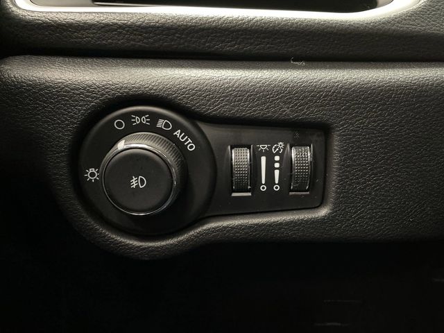 2025 Chrysler Pacifica photo 21