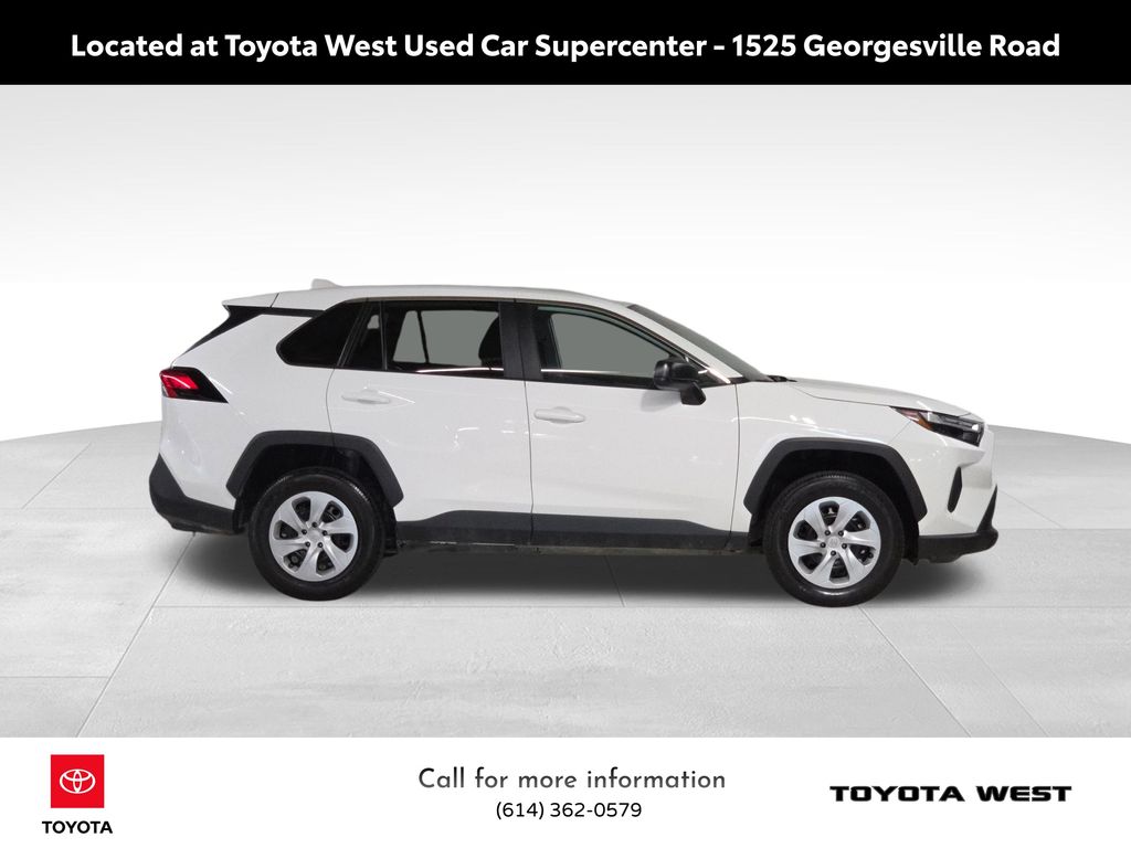 2025 Toyota RAV4 LE photo 4