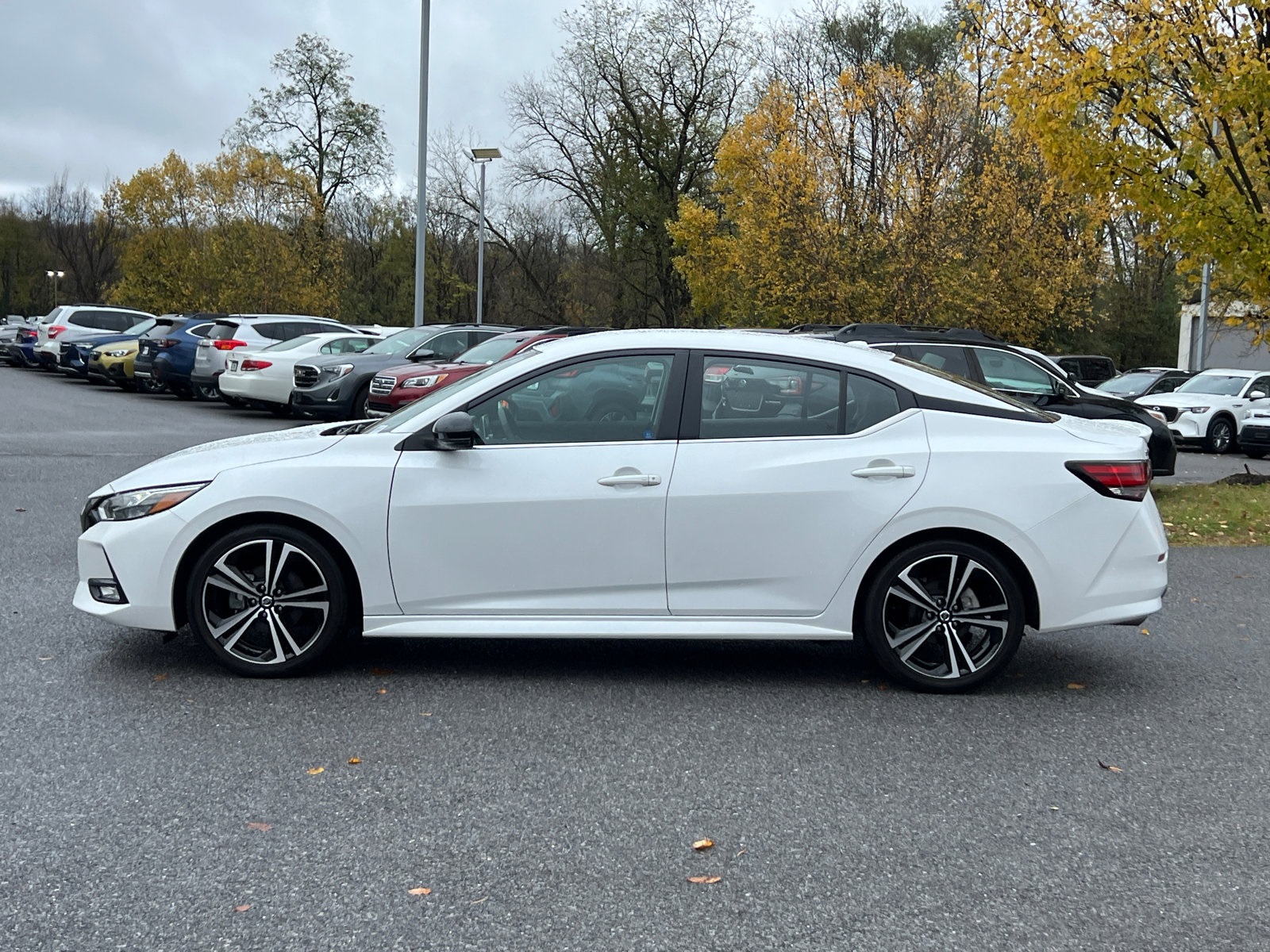 2023 Nissan Sentra SR photo 3