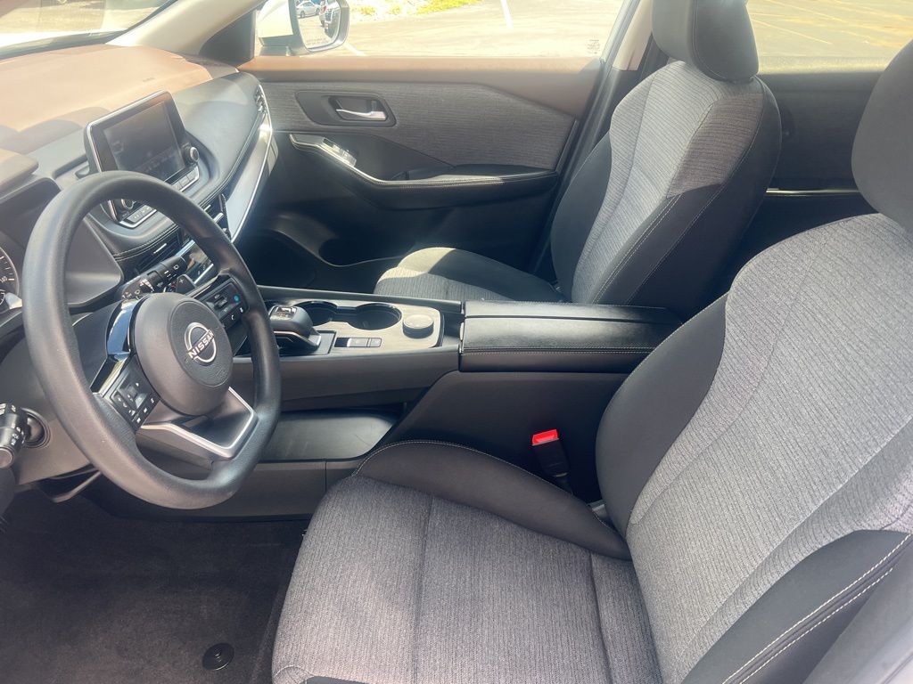 2023 Nissan Rogue SV photo 4