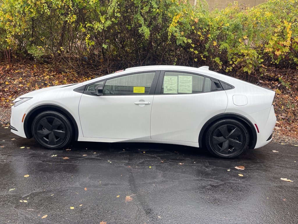 2024 Toyota Prius Prime photo 2