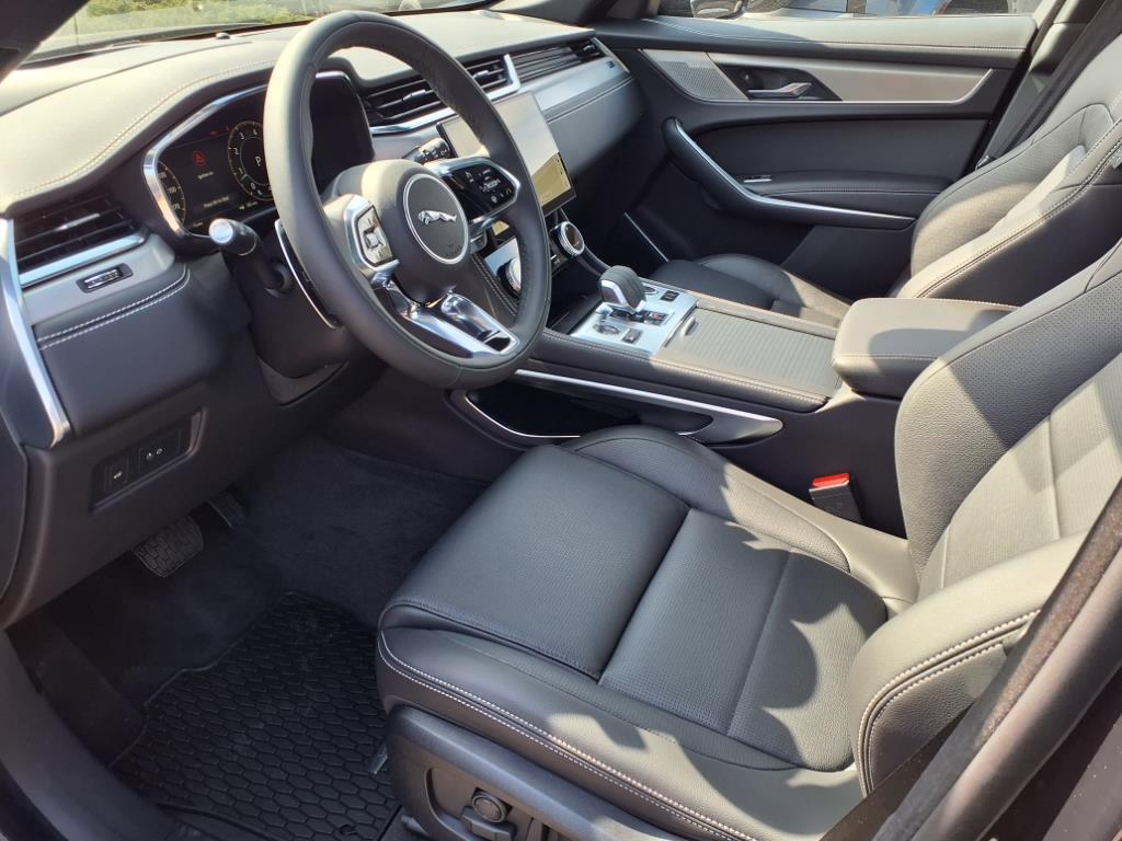 2026 Jaguar F-PACE P250 R-Dynamic S photo 16