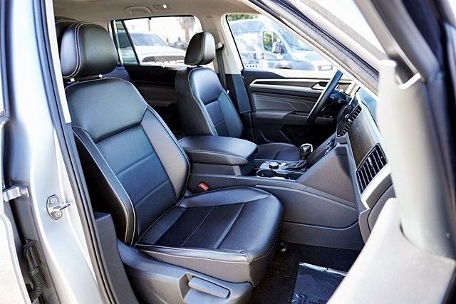 Used 2022 Silver Volkswagen 3.6L V6 SE w/Technology image 11