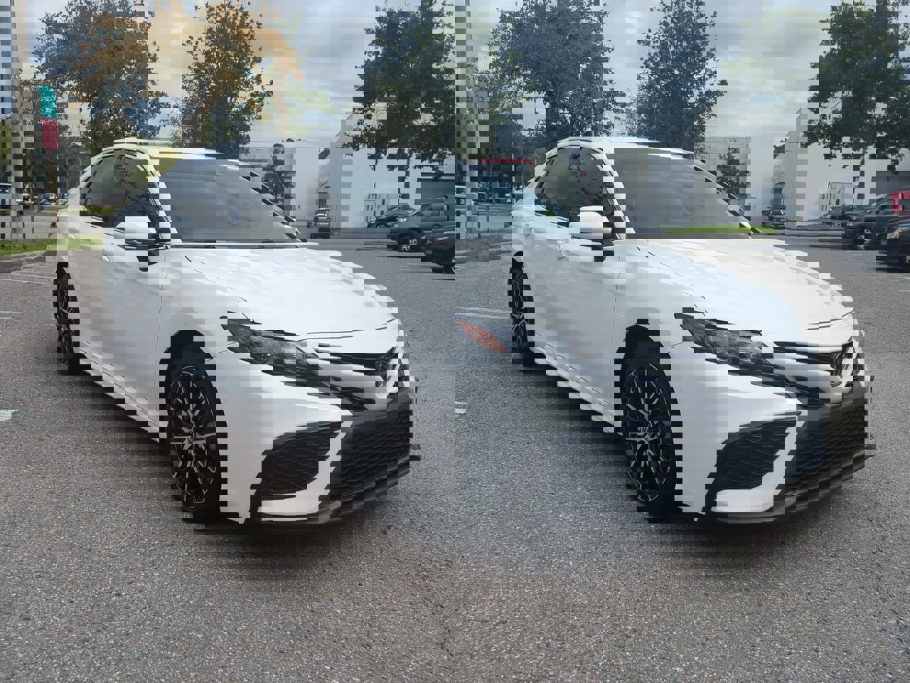 2024 Toyota Camry SE photo 3