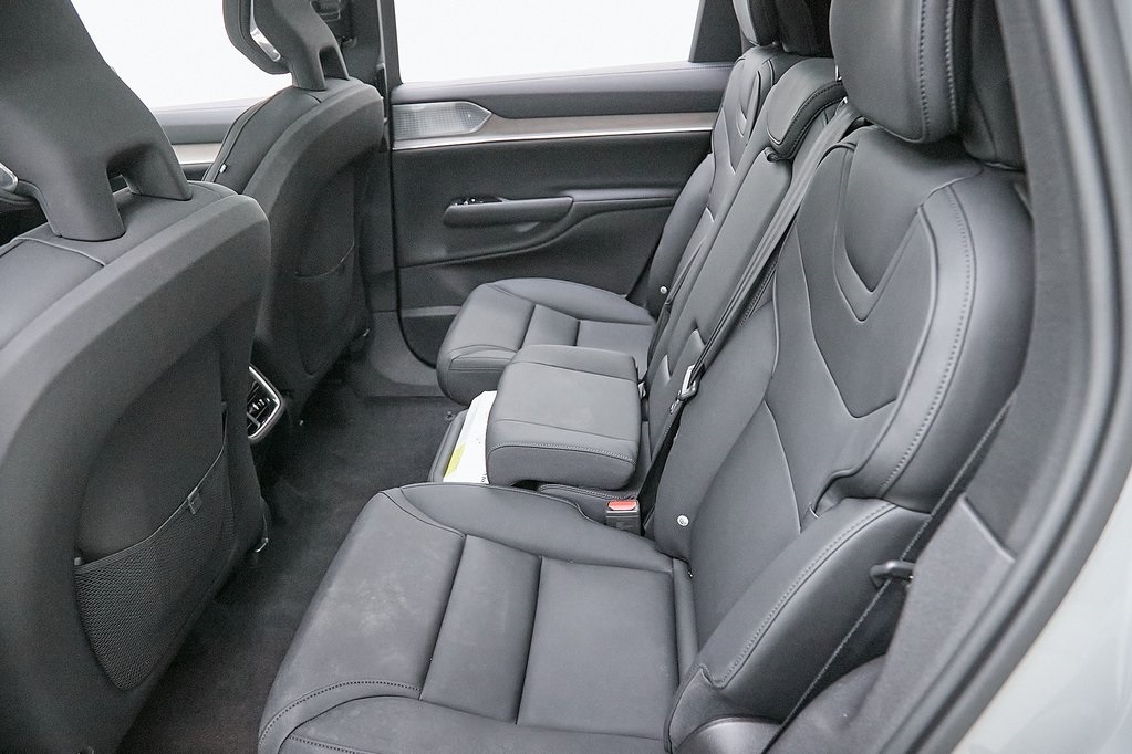 2025 VOLVO EX90 - Image 24