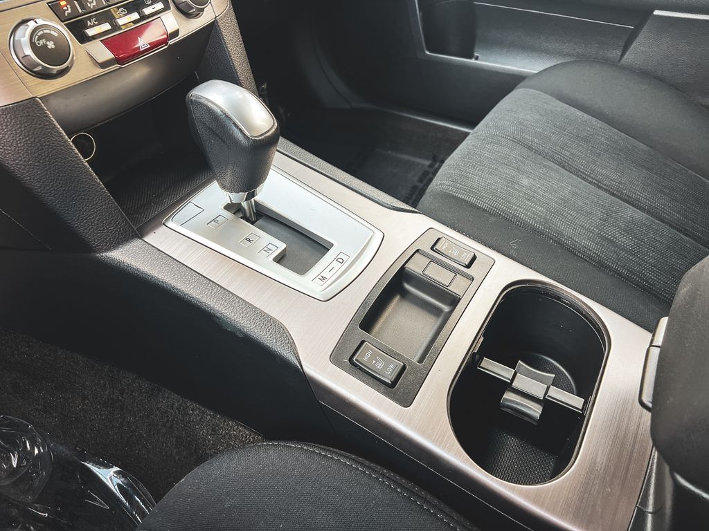 2013 Subaru Legacy 2.5i Premium photo 17