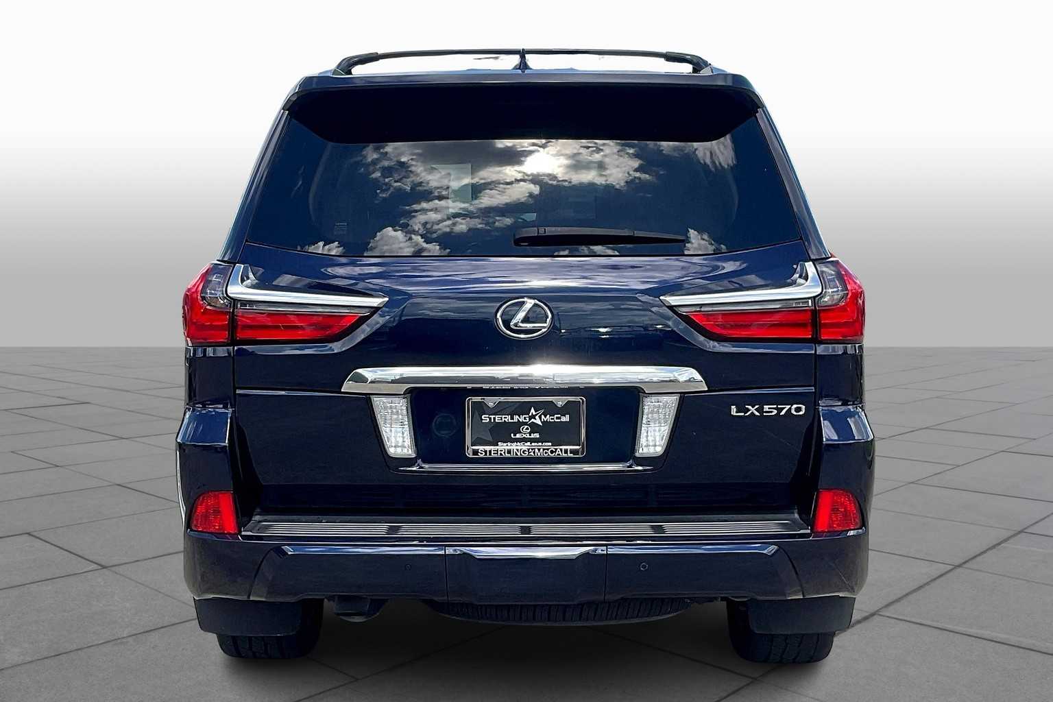 2017 Lexus LX 570 photo 4