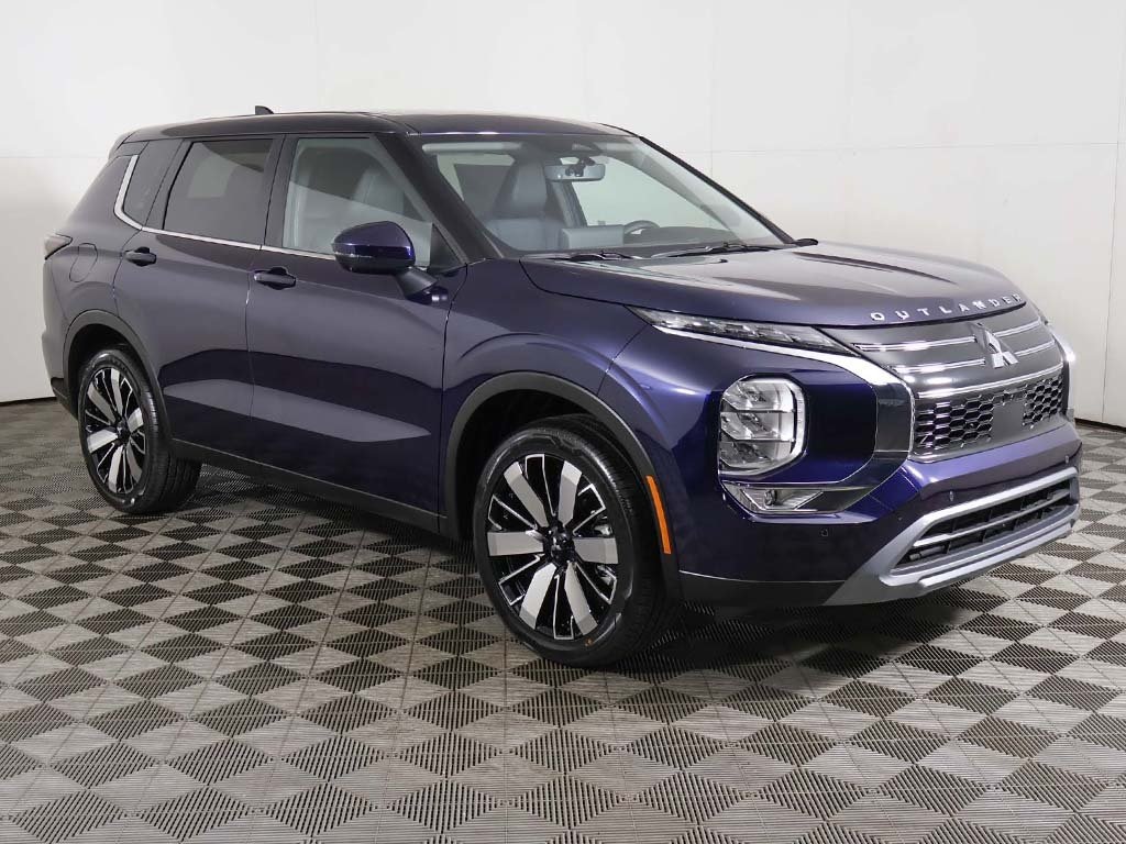 2025 Mitsubishi Outlander SE photo 2