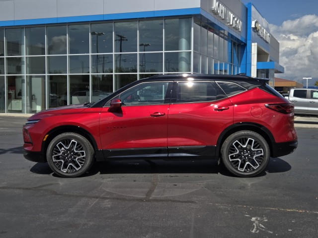 2025 Chevrolet Blazer RS photo 3