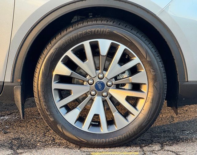 2022 Ford Escape Titanium photo 3