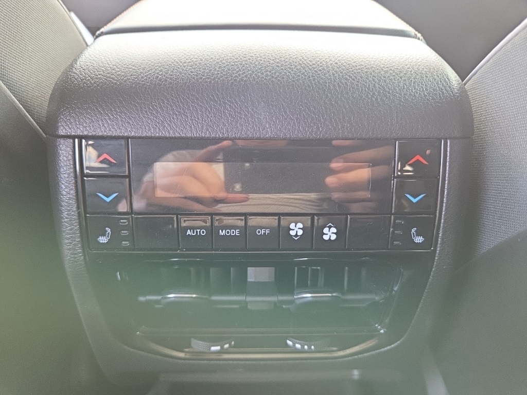 2023 Jeep Grand Cherokee Summit photo 23