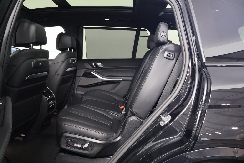 2026 Bmw X7 M60i photo 5