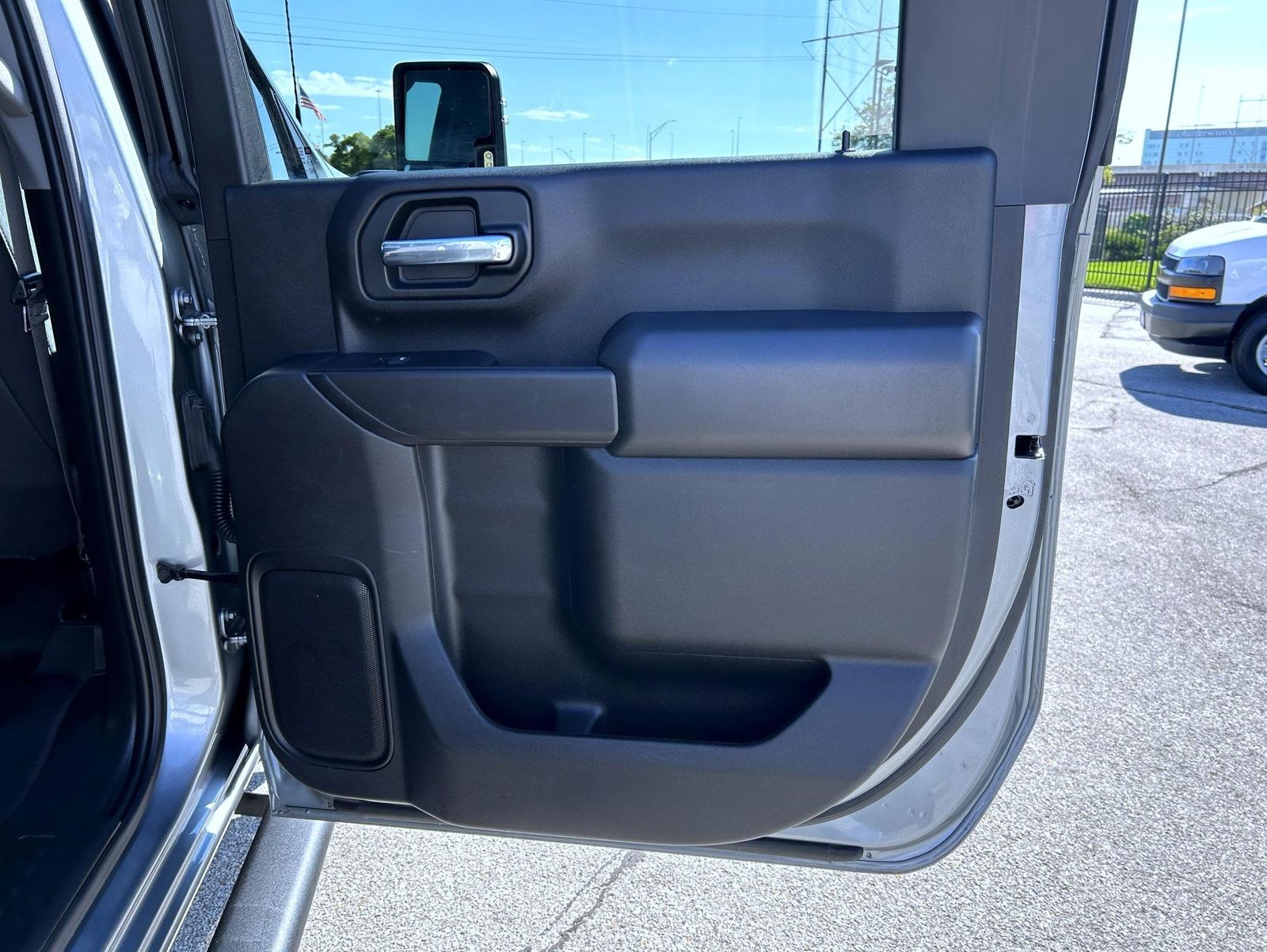 2024 Chevrolet Silverado 2500HD Custom photo 17