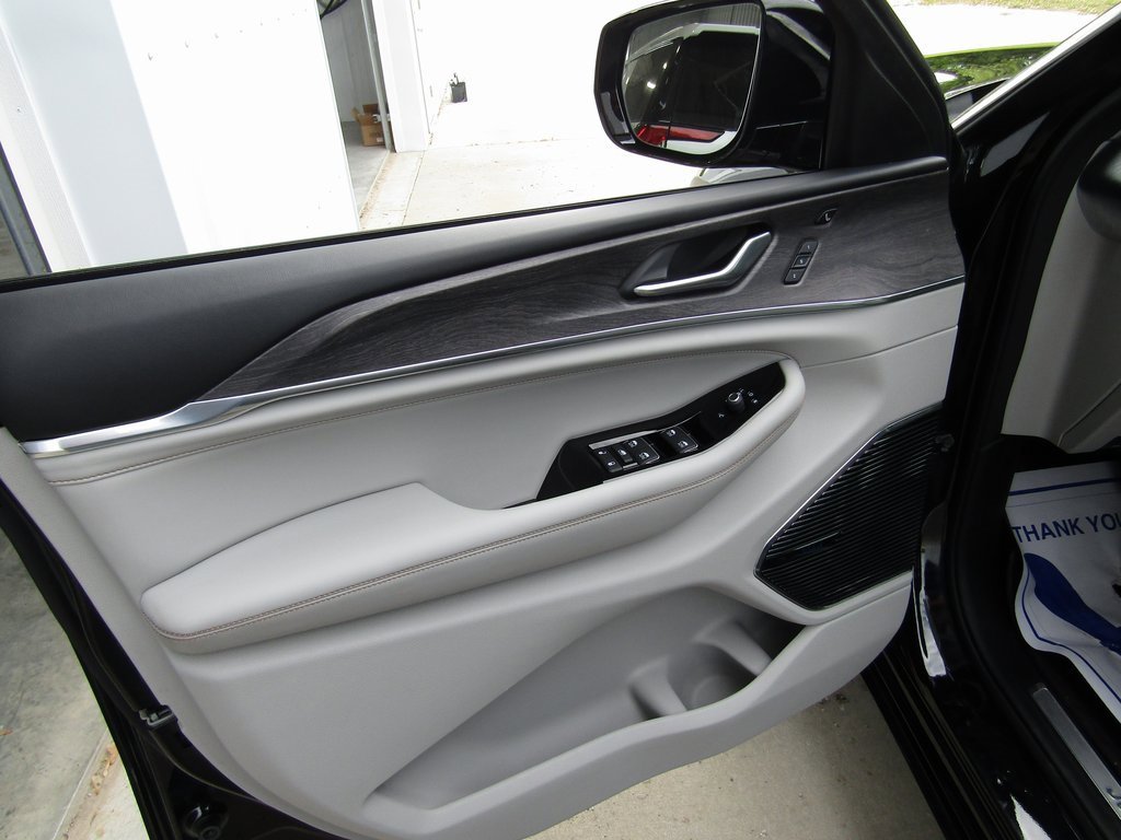 2022 Jeep Grand Cherokee Overland photo 21
