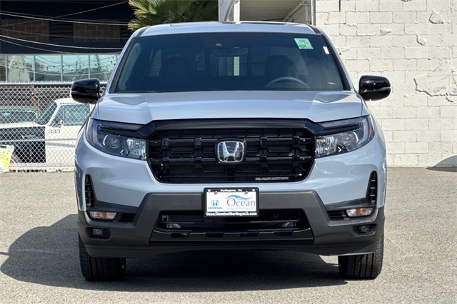 2025 Honda Ridgeline Black Edition photo 3