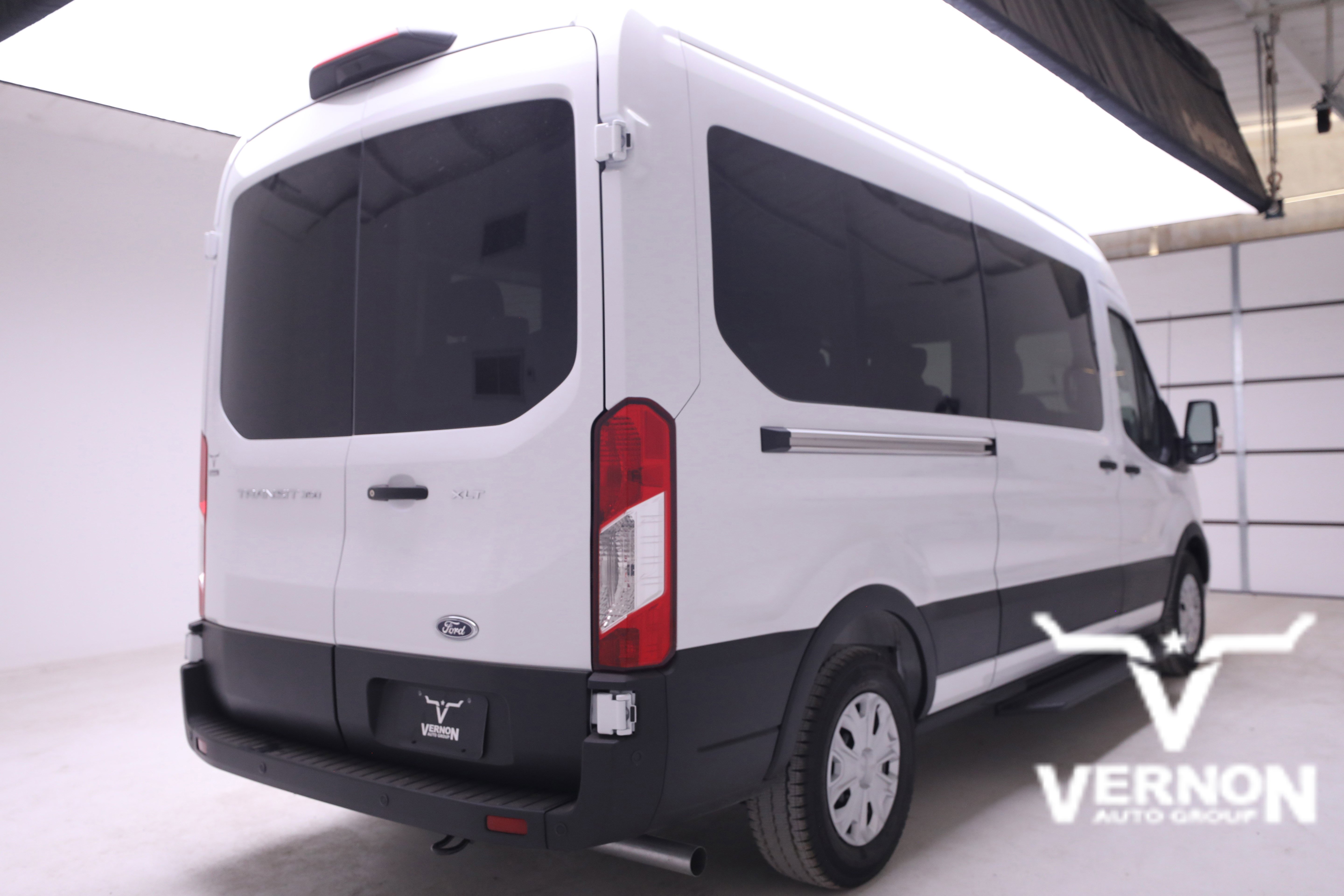 2025 Ford Transit Passenger Van XLT photo 3