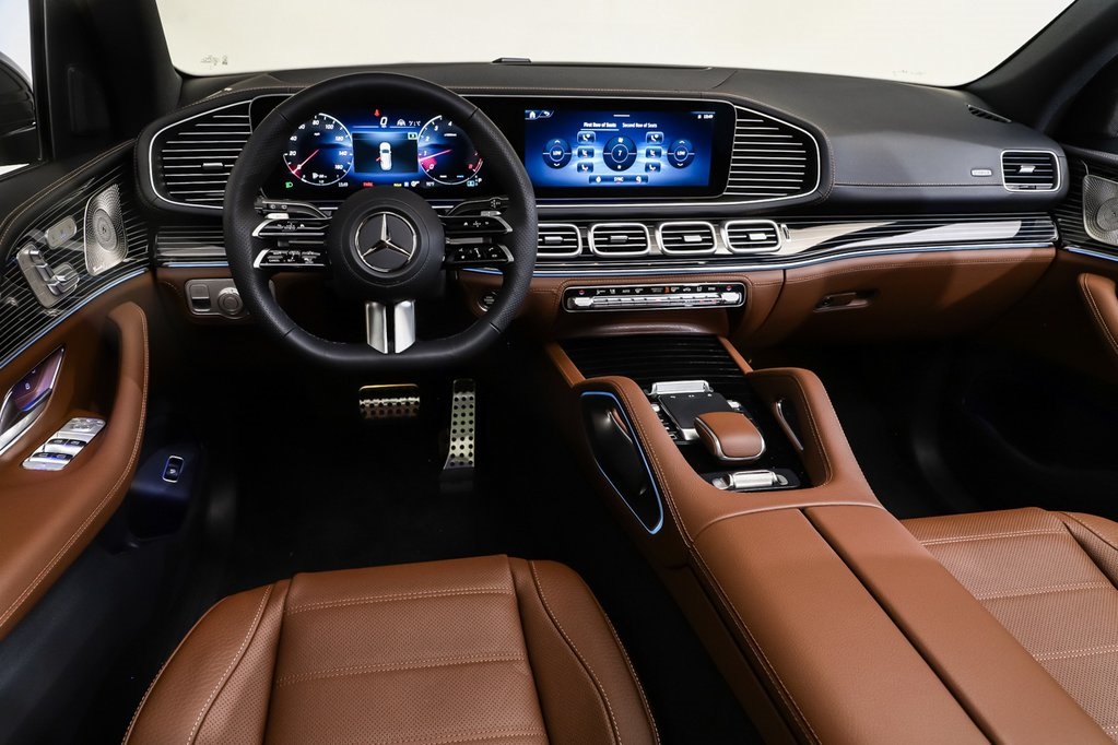 2025 Mercedes Benz GLS 450 4MATIC photo 4