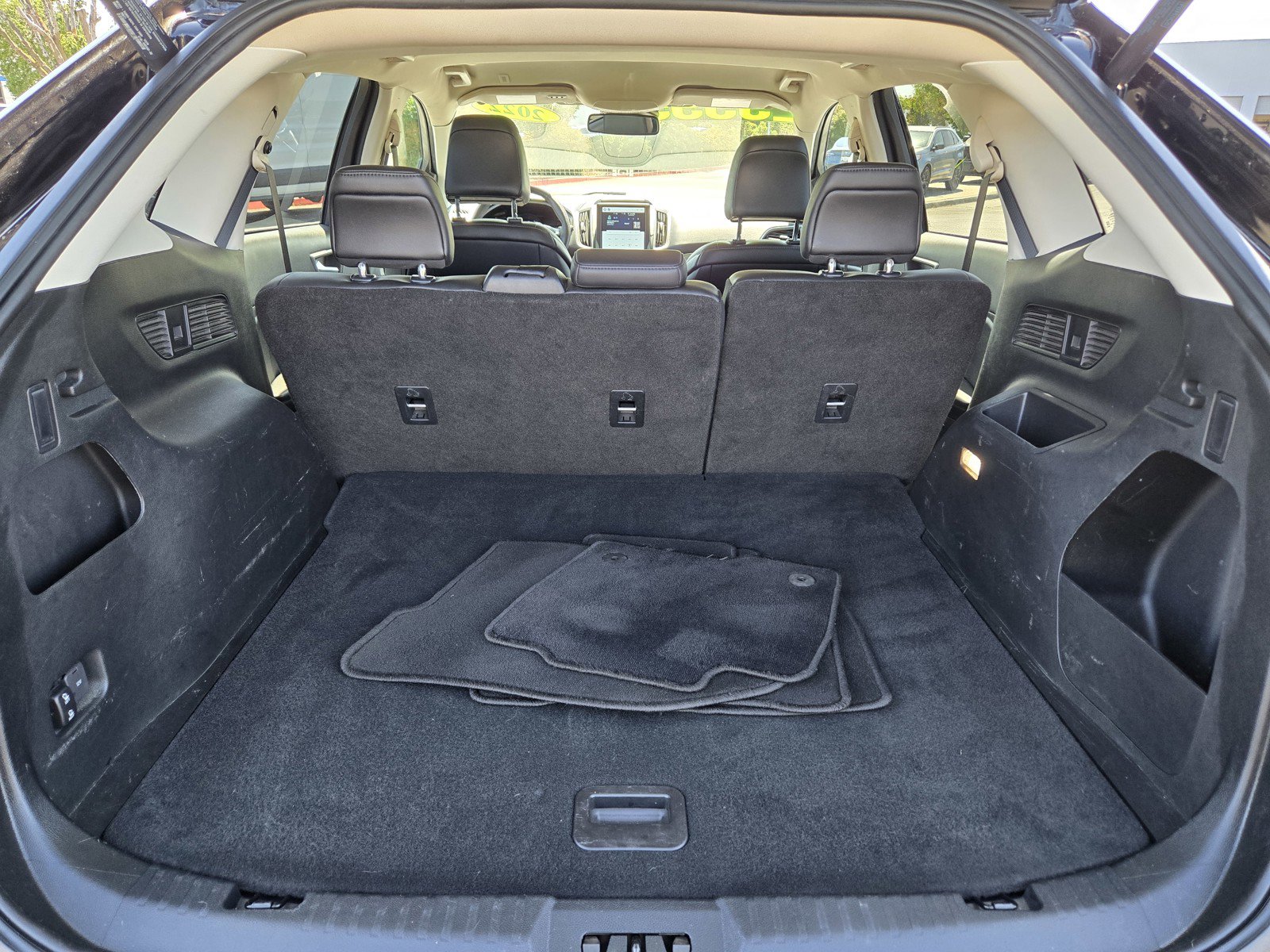 2022 Ford Edge SEL photo 9
