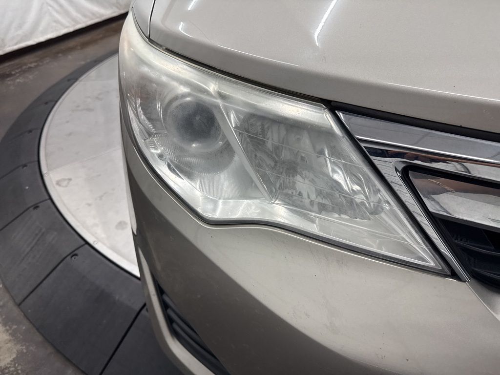 2014 Toyota Camry Hybrid LE photo 10