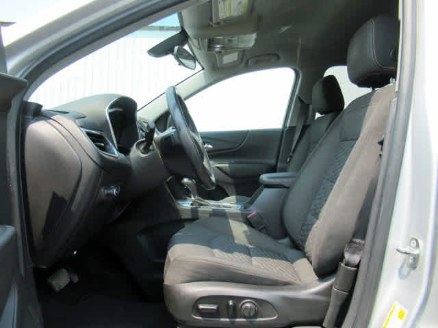 2018 Chevrolet Equinox LT photo 3