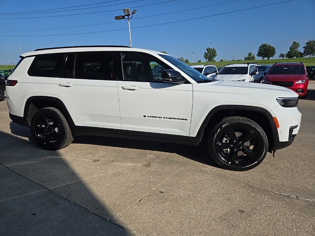 2025 Jeep Grand Cherokee Limited photo 4