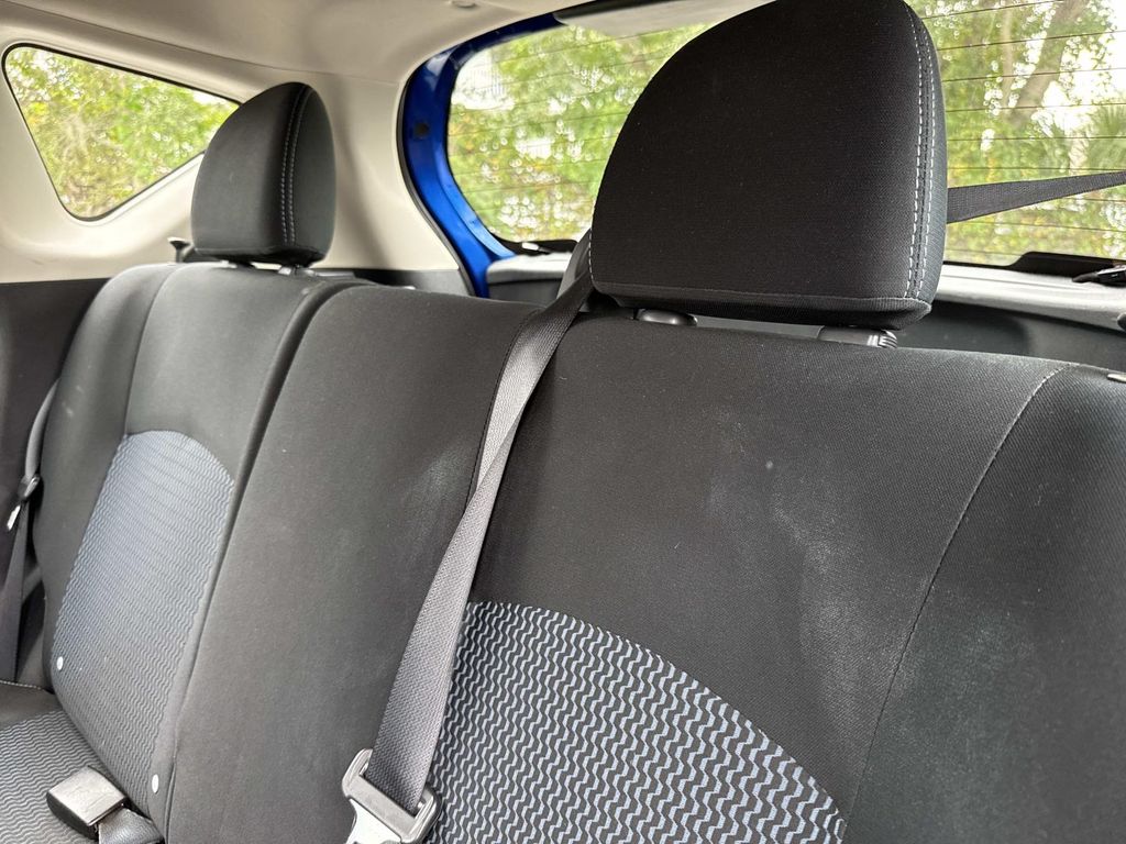 2016 Nissan Versa Note SV photo 13