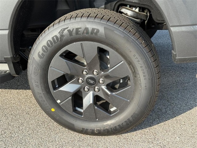 2025 Ford F-150 Lightning photo 4