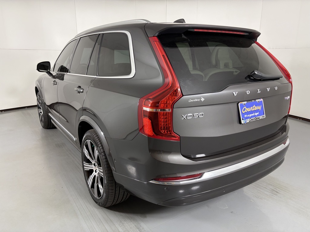2025 Volvo XC90 T8 photo 2